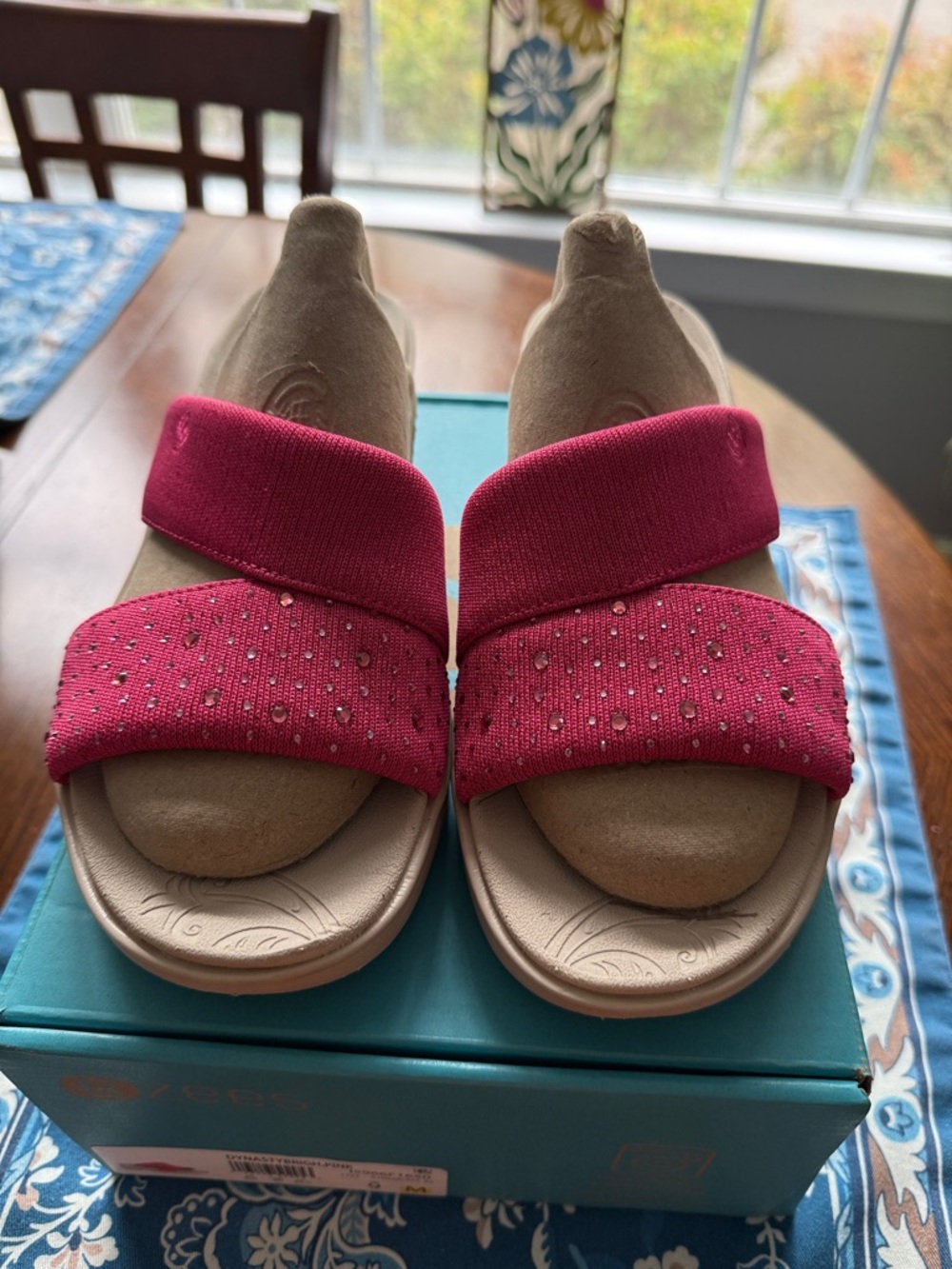 Bzees Women's Fuchsia Slip-On Sandals with Sparkle Strap